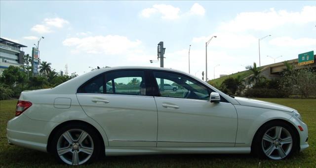 Mercedes-Benz C-Class 2010 photo 3