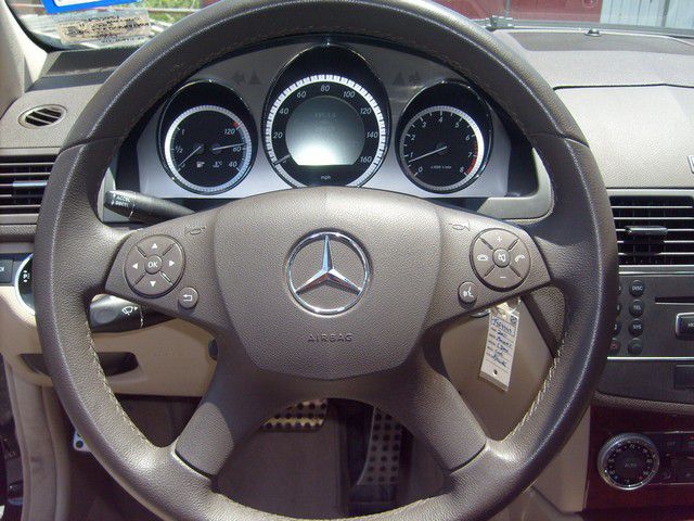 Mercedes-Benz C-Class 2011 photo 21