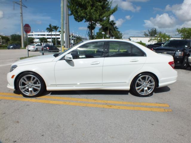 Mercedes-Benz C-Class 4dr Sdn Manual (natl) Sedan