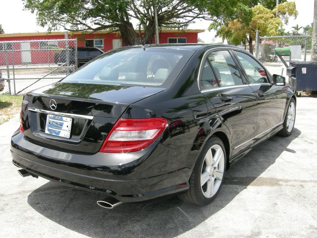 Mercedes-Benz C-Class 2011 photo 3