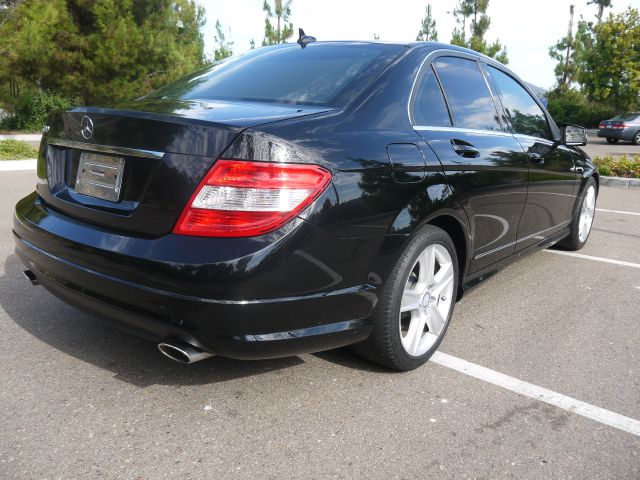 Mercedes-Benz C-Class 2011 photo 2