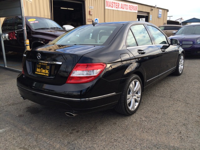 Mercedes-Benz C-Class 2011 photo 2
