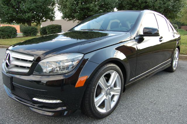 Mercedes-Benz C-Class 2011 photo 2