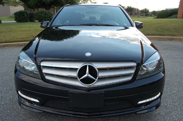 Mercedes-Benz C-Class 2011 photo 3