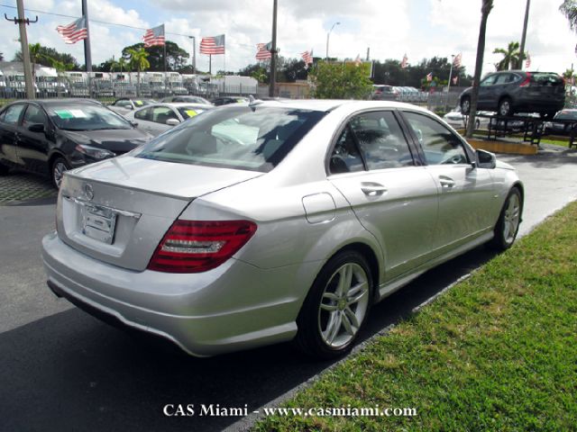 Mercedes-Benz C-Class 2012 photo 2