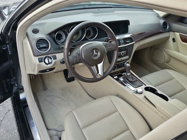 Mercedes-Benz C-Class 2012 photo 2