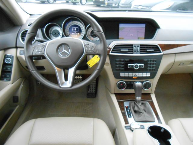 Mercedes-Benz C-Class 2012 photo 2
