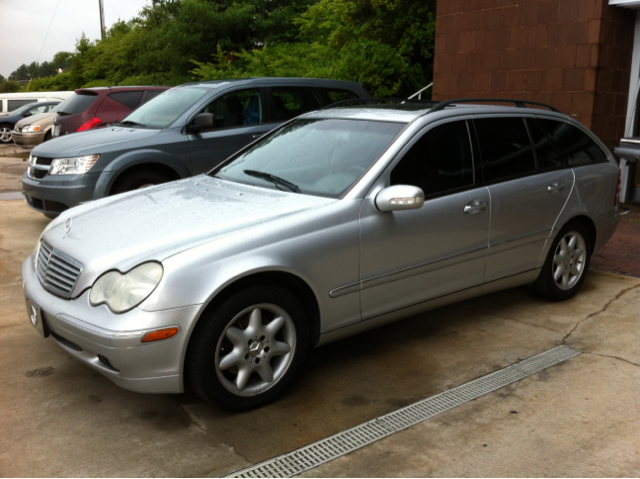 Mercedes-Benz C-Class Wagon 2003 photo 2