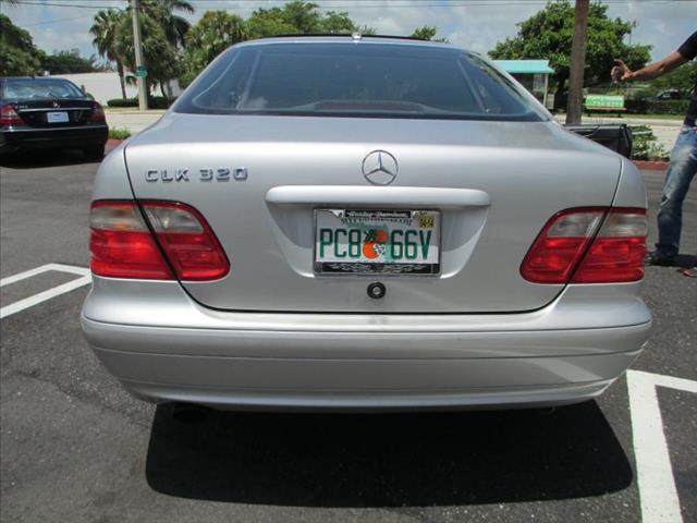 Mercedes-Benz CLK-Class 2000 photo 2