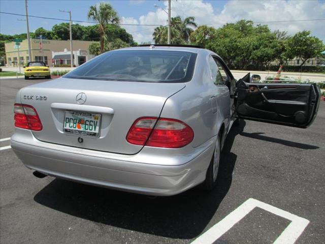 Mercedes-Benz CLK-Class 2000 photo 4