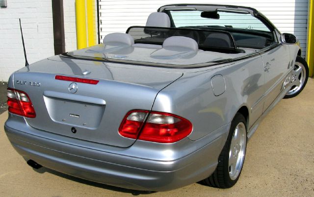 Mercedes-Benz CLK-Class 2000 photo 8