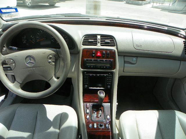 Mercedes-Benz CLK-Class 2000 photo 3