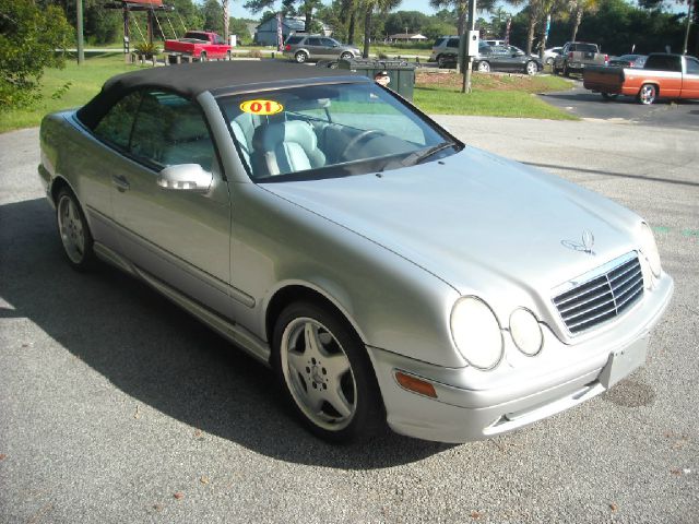Mercedes-Benz CLK-Class 2001 photo 2