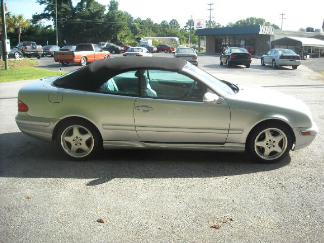 Mercedes-Benz CLK-Class 2001 photo 3