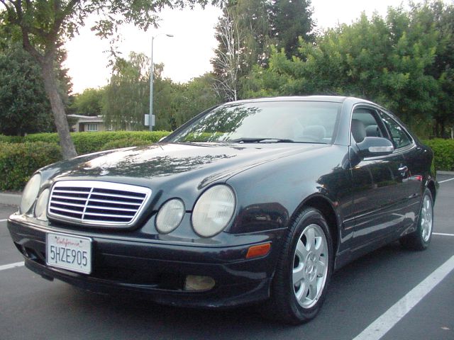 Mercedes-Benz CLK-Class 2001 photo 3