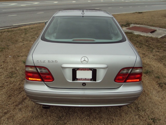 Mercedes-Benz CLK-Class 2001 photo 2