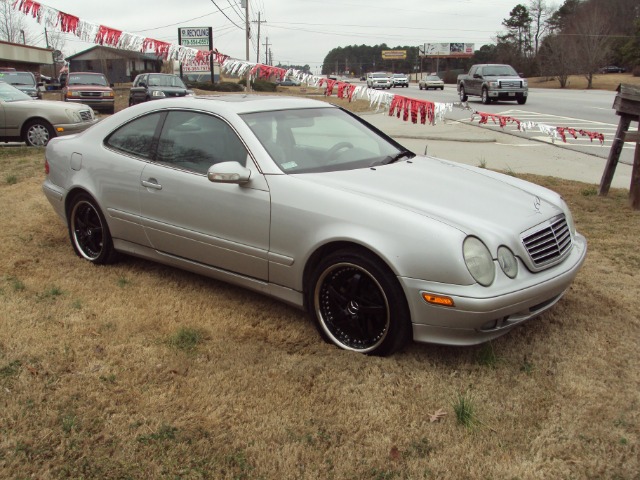 Mercedes-Benz CLK-Class 2001 photo 3
