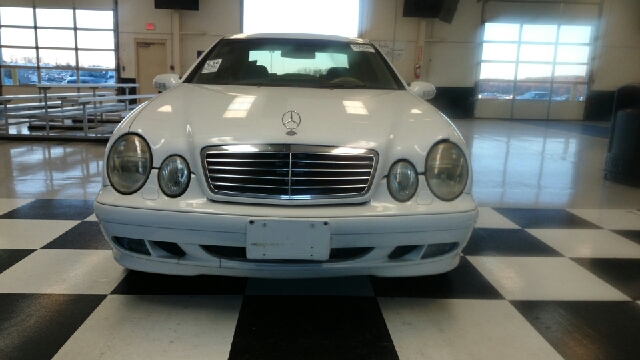 Mercedes-Benz CLK-Class 2001 photo 2
