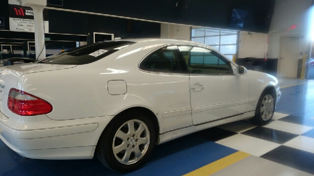 Mercedes-Benz CLK-Class 2001 photo 4