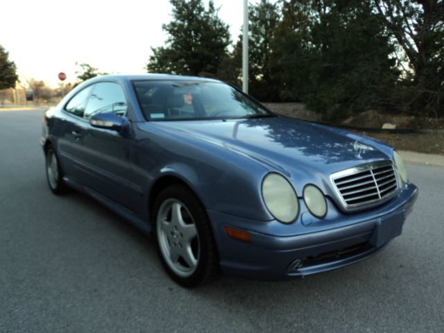 Mercedes-Benz CLK-Class XLE V6 Coupe
