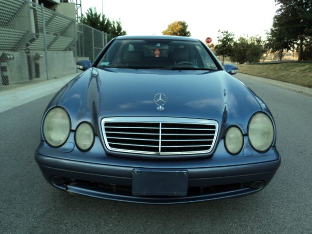 Mercedes-Benz CLK-Class 2001 photo 3