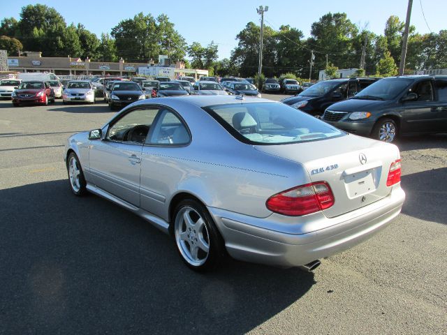 Mercedes-Benz CLK-Class 2002 photo 2