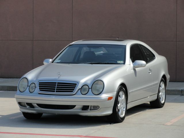 Mercedes-Benz CLK-Class 2002 photo 1