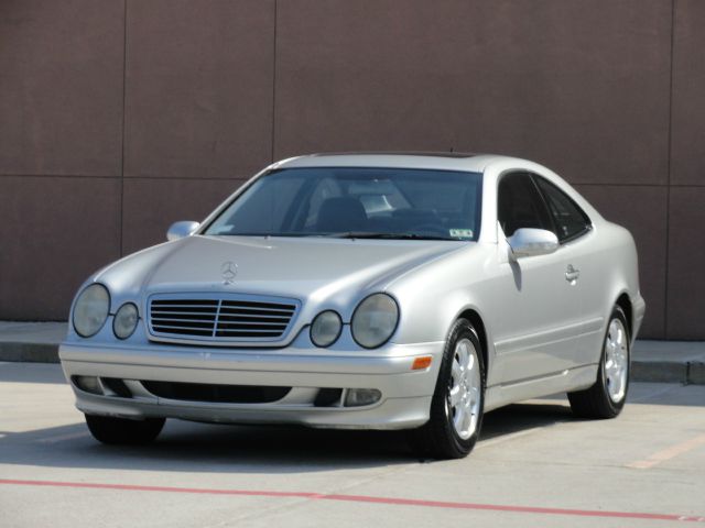 Mercedes-Benz CLK-Class 2002 photo 2