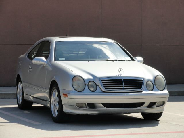 Mercedes-Benz CLK-Class 2002 photo 3