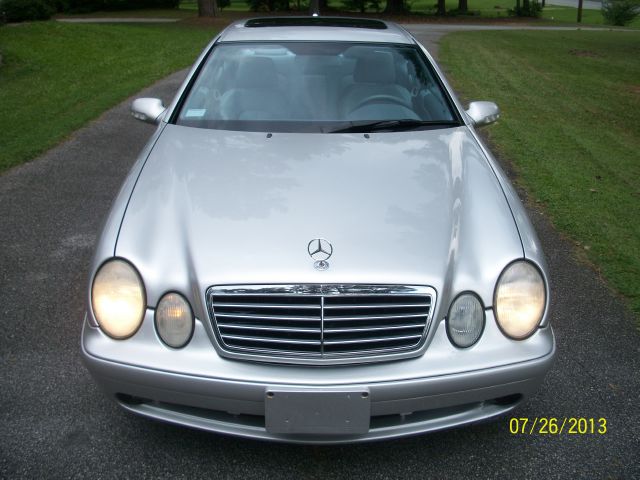 Mercedes-Benz CLK-Class 2002 photo 2