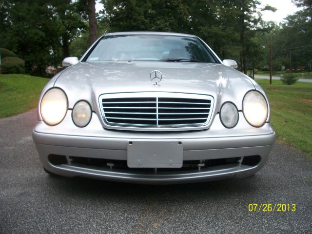 Mercedes-Benz CLK-Class 2002 photo 3