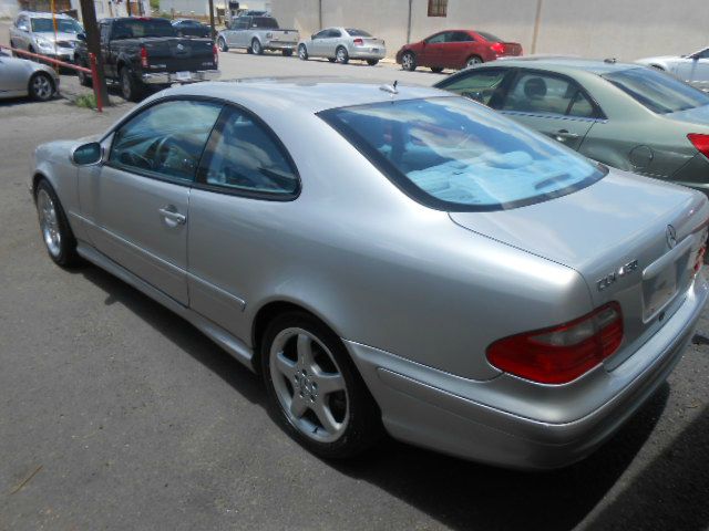 Mercedes-Benz CLK-Class 2002 photo 2