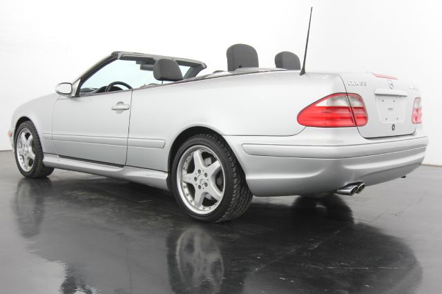 Mercedes-Benz CLK-Class 2002 photo 2