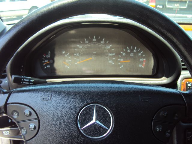 Mercedes-Benz CLK-Class 2002 photo 11