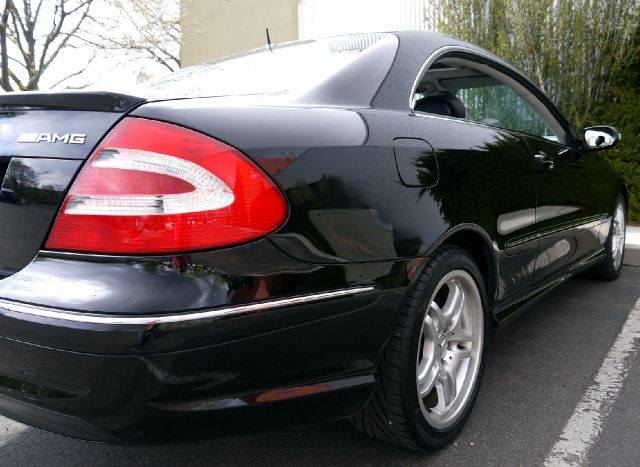 Mercedes-Benz CLK-Class 2003 photo 2