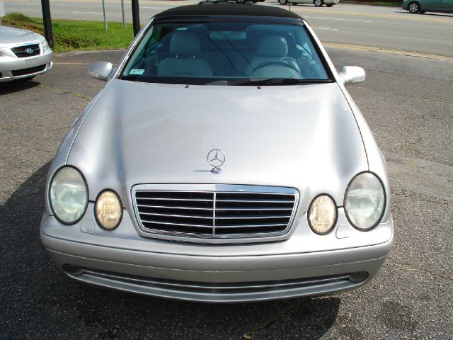 Mercedes-Benz CLK-Class 2003 photo 3
