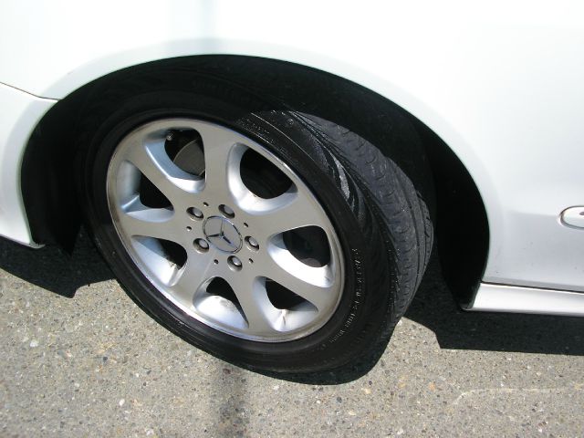 Mercedes-Benz CLK-Class 2003 photo 2