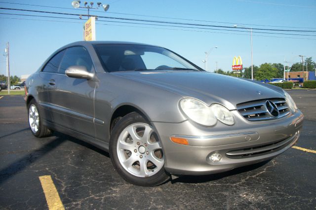 Mercedes-Benz CLK-Class 2004 photo 2
