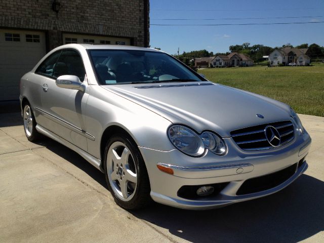 Mercedes-Benz CLK-Class 2004 photo 4