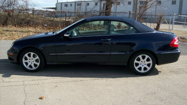Mercedes-Benz CLK-Class 2004 photo 3