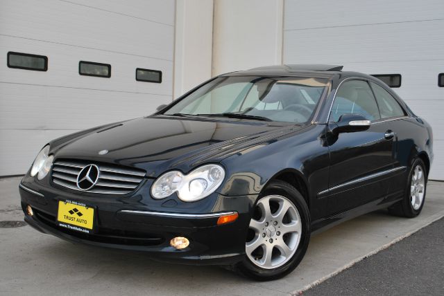 Mercedes-Benz CLK-Class 2004 photo 2