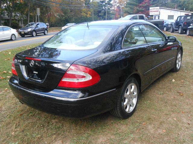 Mercedes-Benz CLK-Class 2004 photo 3