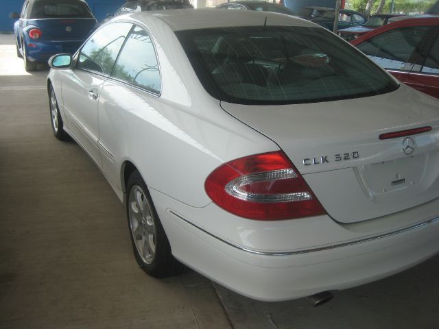 Mercedes-Benz CLK-Class 2004 photo 1