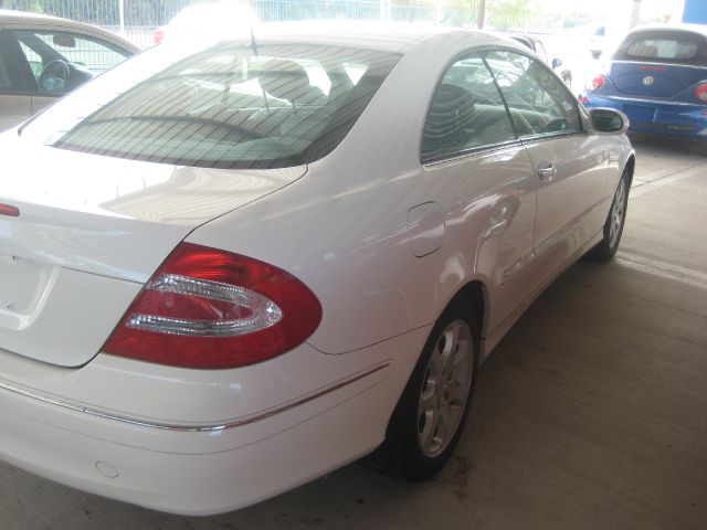 Mercedes-Benz CLK-Class 2004 photo 3