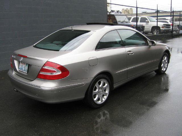 Mercedes-Benz CLK-Class 2004 photo 2