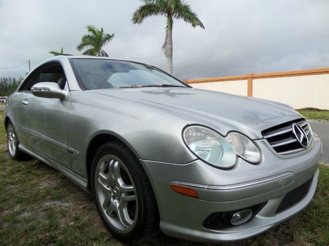 Mercedes-Benz CLK-Class 2004 photo 1