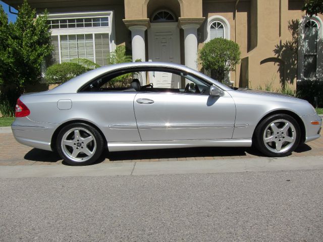 Mercedes-Benz CLK-Class 2004 photo 2