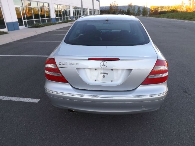 Mercedes-Benz CLK-Class 2004 photo 4