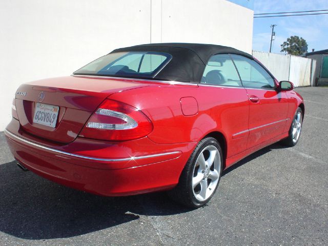 Mercedes-Benz CLK-Class 2005 photo 2
