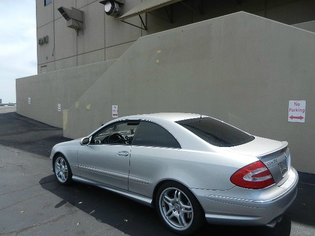 Mercedes-Benz CLK-Class 2005 photo 1